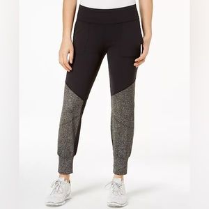 The North Face Motivation Flash-Dry Mid-Rise Jogger
Pants. TNF Black. Size: S.